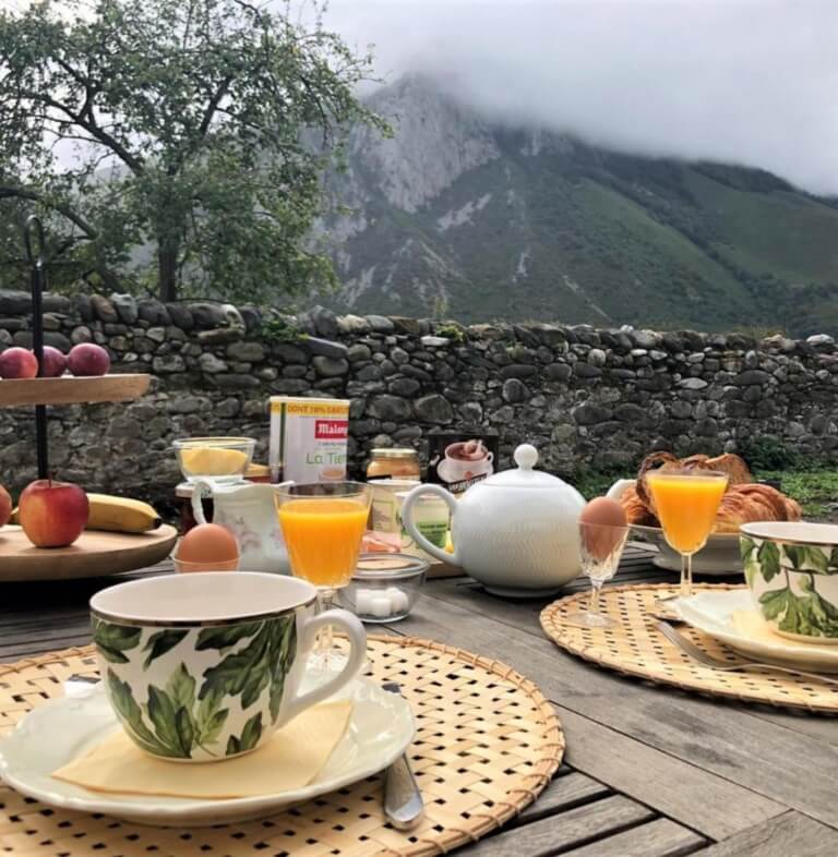 Maison d'hôtes L'Air d'Aspe, petit déjeuner avec vue